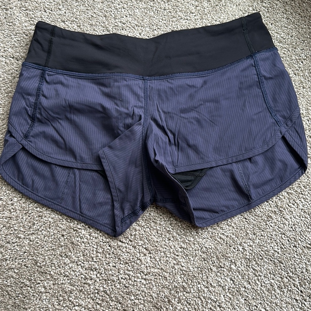 Lululemon Purple Stripped Mid-Rise Speed-Up Short 2.5 inch length size:4